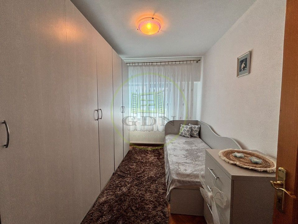 Apartament 3 camere, 70mp, Centru , zona Mercur