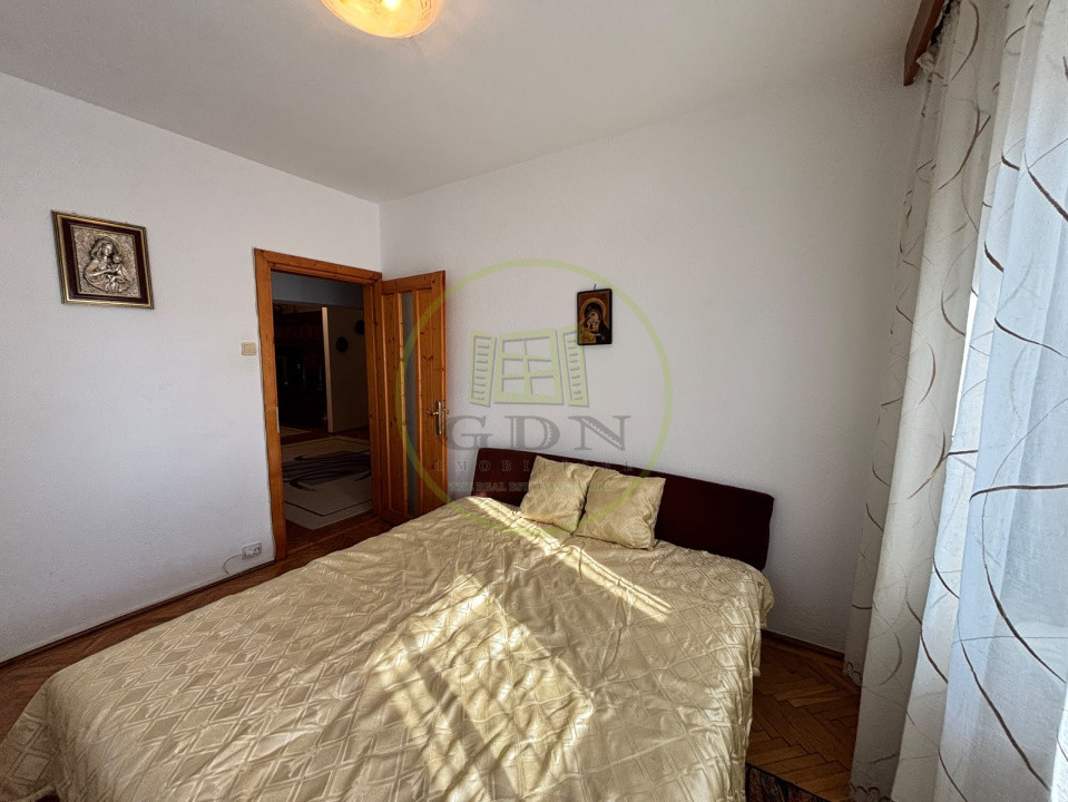 Apartament 3 camere, 70mp, Centru , zona Mercur