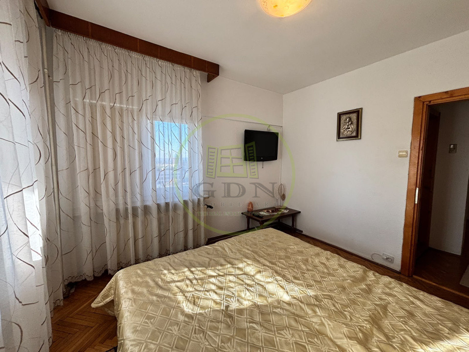 Apartament 3 camere, 70mp, Centru , zona Mercur