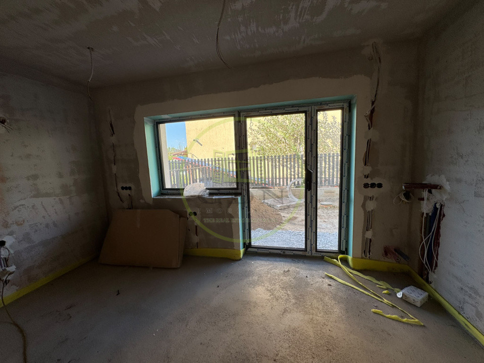  Casă înșiruită cu etaj, semifinisată interior, 142 mp!