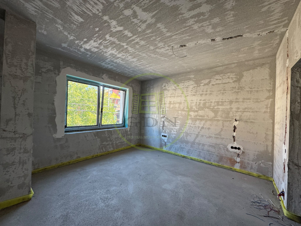  Casă înșiruită cu etaj, semifinisată interior, 142 mp!