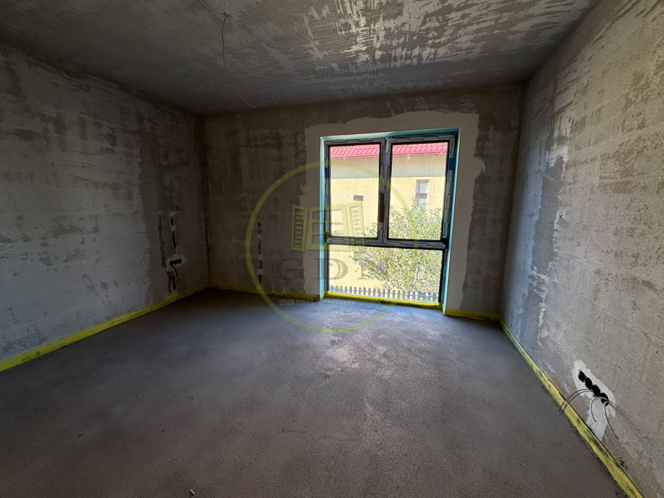  Casă înșiruită cu etaj, semifinisată interior, 142 mp!