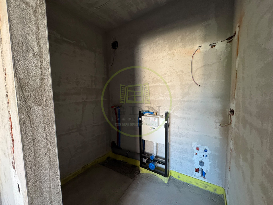  Casă înșiruită cu etaj, semifinisată interior, 142 mp!