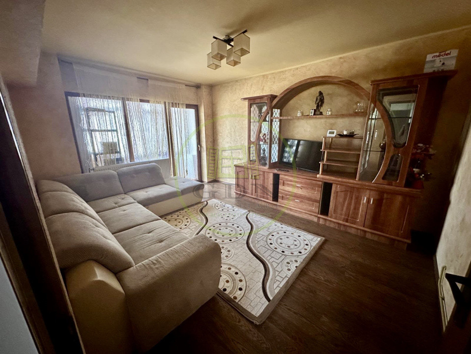 Apartament 3 camere, decomandat, 75.5 mp, cartier Lapus, zona Intim
