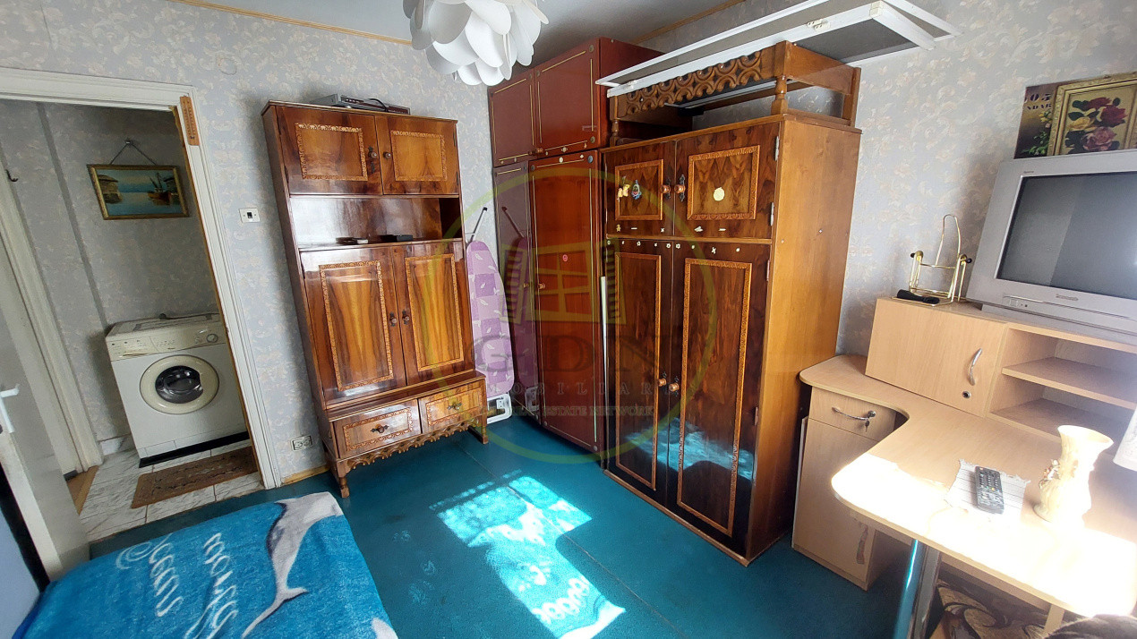 Apartament 2 camere semidecomandat, etajul 3, Craiovita zona Scoala Elena Farago