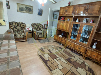 Apartament 2 camere semidecomandat, etajul 3, Craiovita zona Scoala Elena Farago