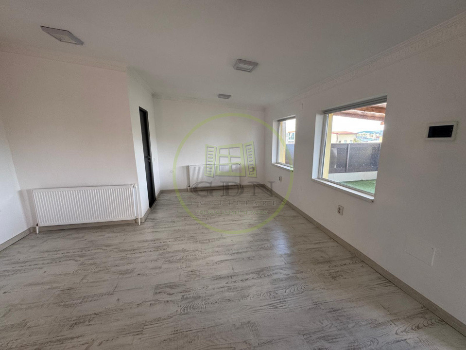 Închiriere casă pentru birouri, + 4 garaje, P-ța Cipariu