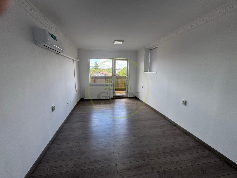Închiriere casă pentru birouri, + 4 garaje, P-ța Cipariu