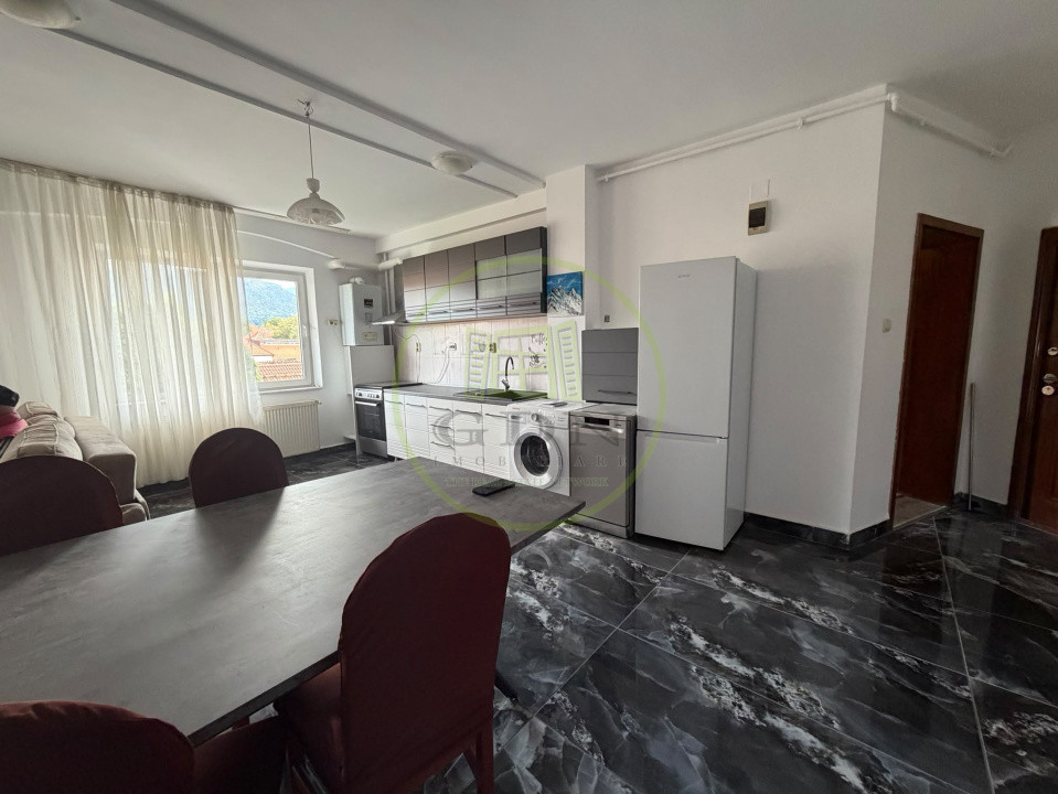 🏡 Apartament 4 camere de închiriat – Strada De Mijloc, Centrul Istoric