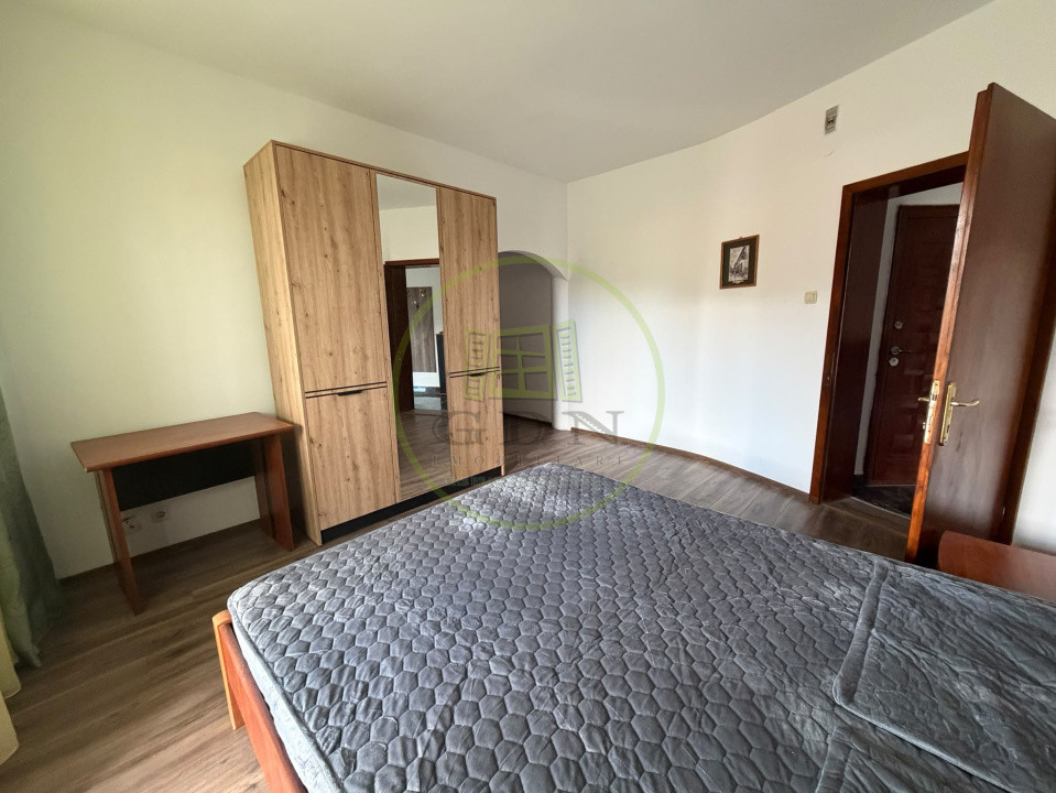 🏡 Apartament 4 camere de închiriat – Strada De Mijloc, Centrul Istoric