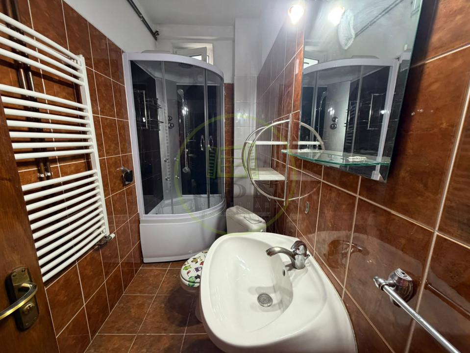 🏡 Apartament 4 camere de închiriat – Strada De Mijloc, Centrul Istoric