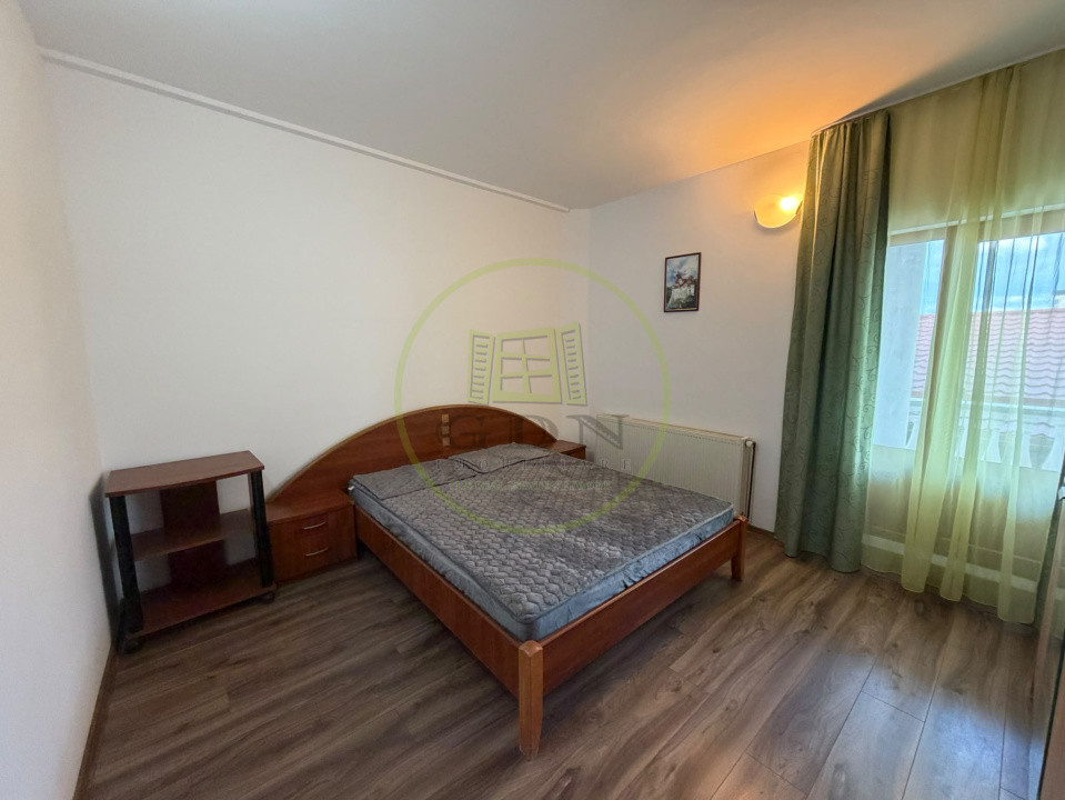 🏡 Apartament 4 camere de închiriat – Strada De Mijloc, Centrul Istoric