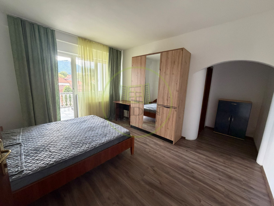 🏡 Apartament 4 camere de închiriat – Strada De Mijloc, Centrul Istoric