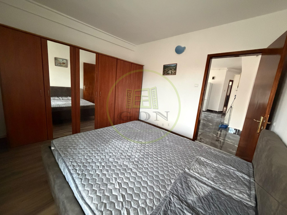 🏡 Apartament 4 camere de închiriat – Strada De Mijloc, Centrul Istoric