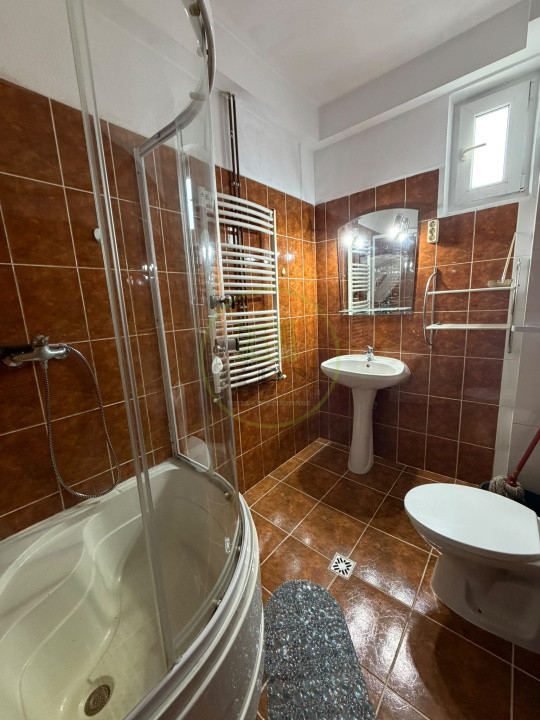 🏡 Apartament 4 camere de închiriat – Strada De Mijloc, Centrul Istoric