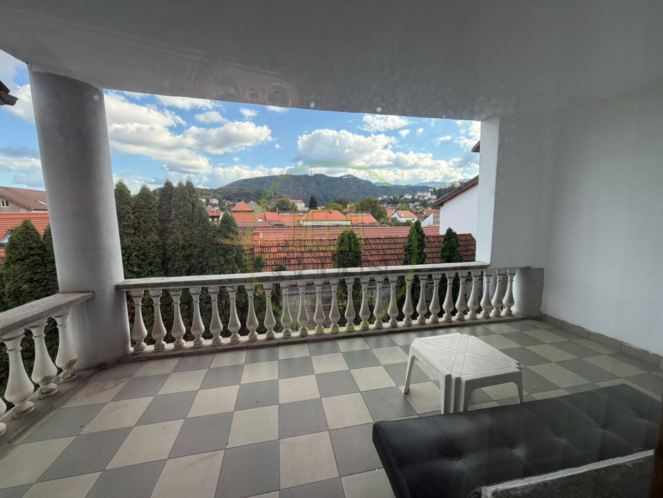 🏡 Apartament 4 camere de închiriat – Strada De Mijloc, Centrul Istoric