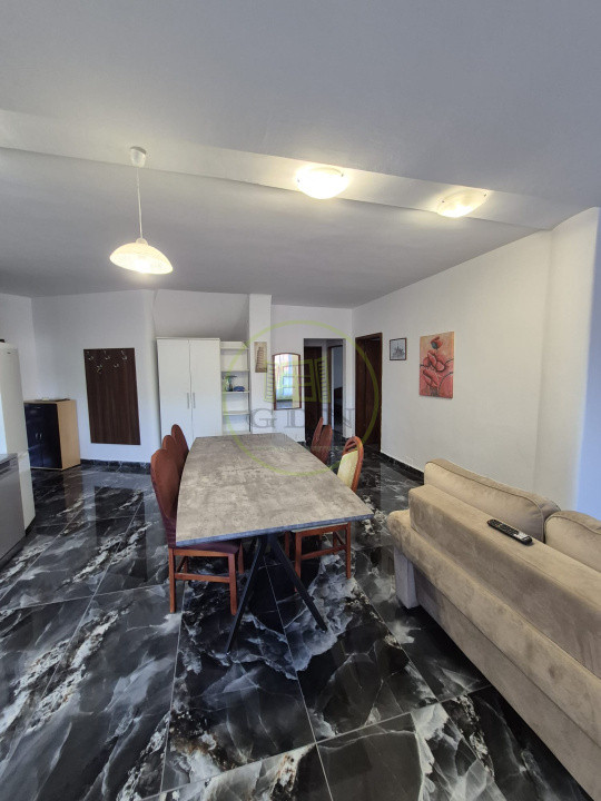🏡 Apartament 4 camere de închiriat – Strada De Mijloc, Centrul Istoric