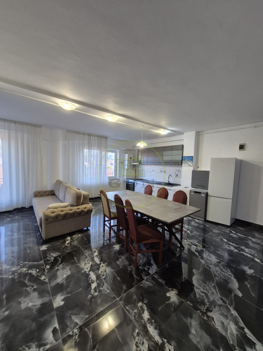 🏡 Apartament 4 camere de închiriat – Strada De Mijloc, Centrul Istoric