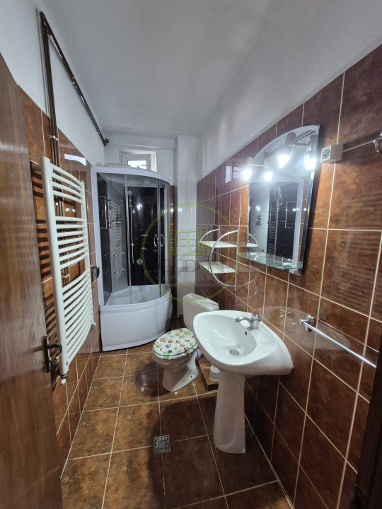 🏡 Apartament 4 camere de închiriat – Strada De Mijloc, Centrul Istoric