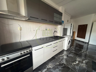 🏡 Apartament 4 camere de închiriat – Strada De Mijloc, Centrul Istoric