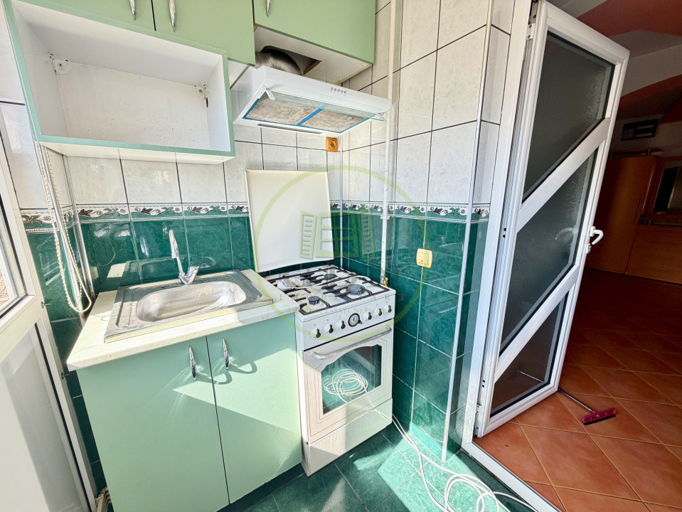 Apartament 2 camere, decomandat, 51.8 mp, cartier Rovine, zona Posta
