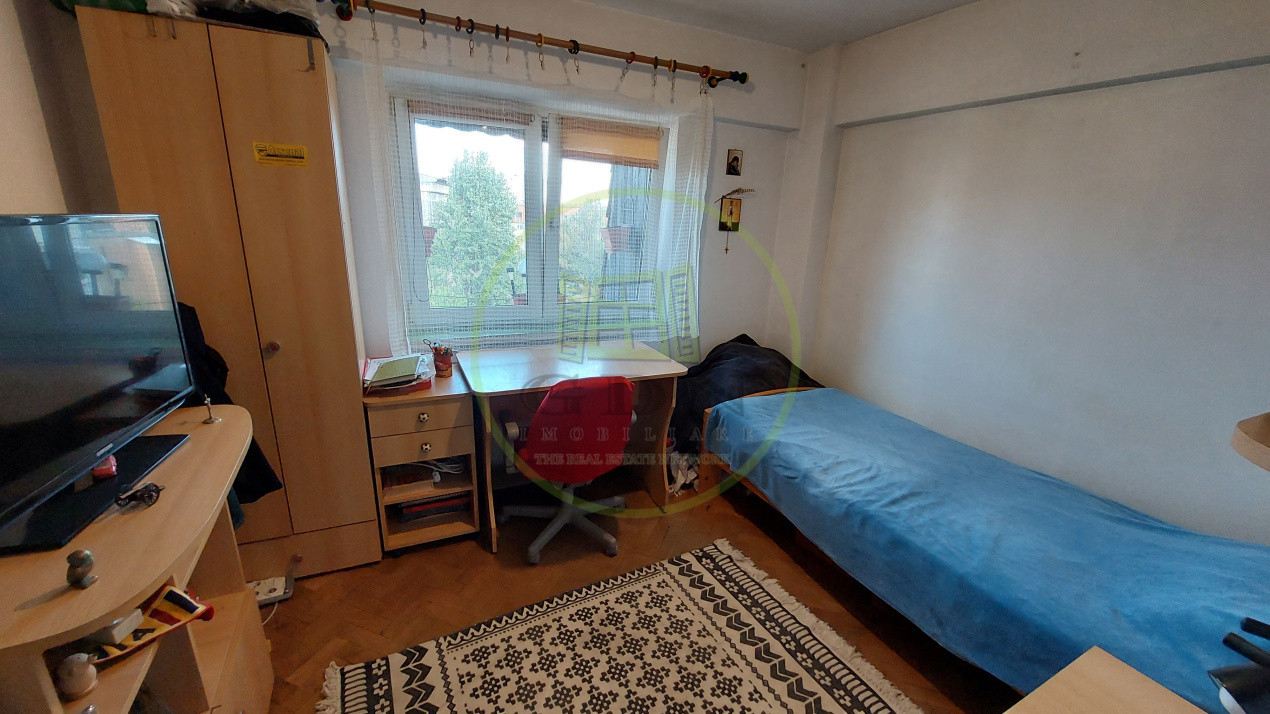 Apartament 3 camere, decomandat, 74 mp, Cartier Sarari zona Rompetrol