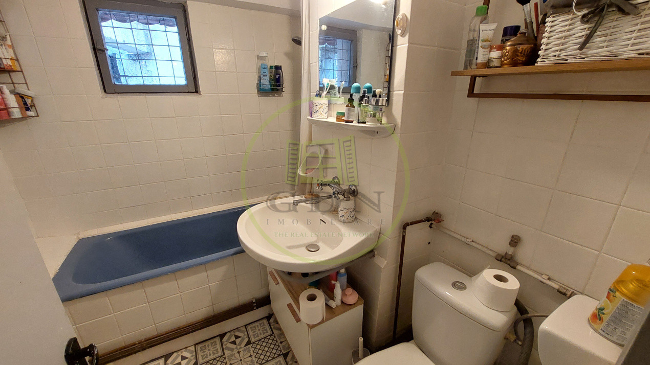Apartament 3 camere, decomandat, 74 mp, Cartier Sarari zona Rompetrol