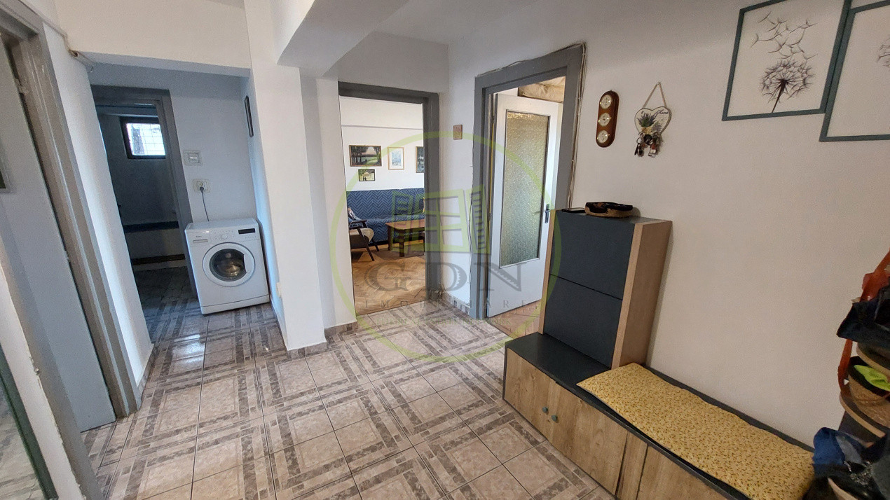 Apartament 3 camere, decomandat, 74 mp, Cartier Sarari zona Rompetrol