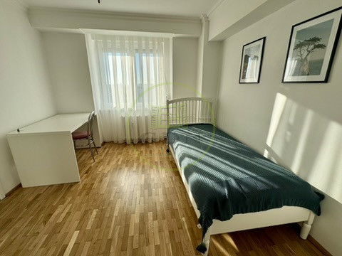 Apart. 4 camere, mobilat și utilat, central, Bloc Stea cu vedere spre Primărie 