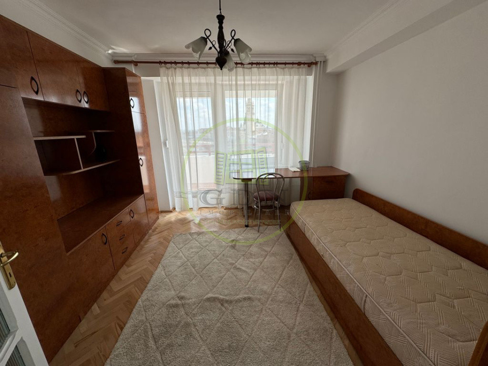 Apart. 4 camere, mobilat și utilat, central, Bloc Stea cu vedere spre Primărie 