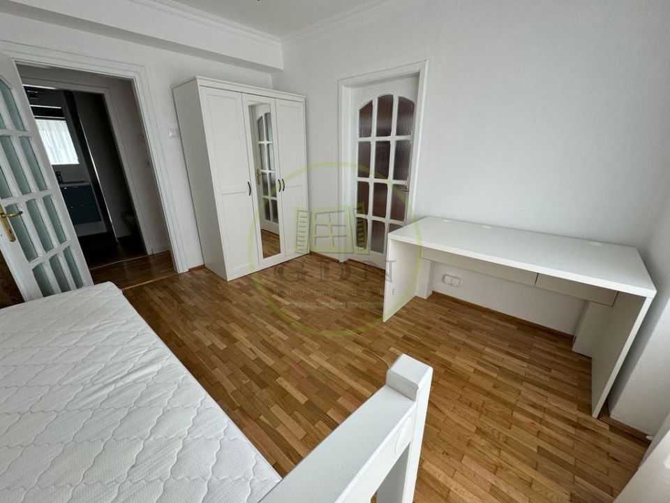 Apart. 4 camere, mobilat și utilat, central, Bloc Stea cu vedere spre Primărie 