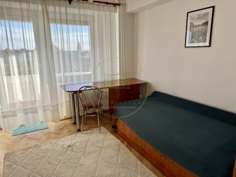 Apart. 4 camere, mobilat și utilat, central, Bloc Stea cu vedere spre Primărie 