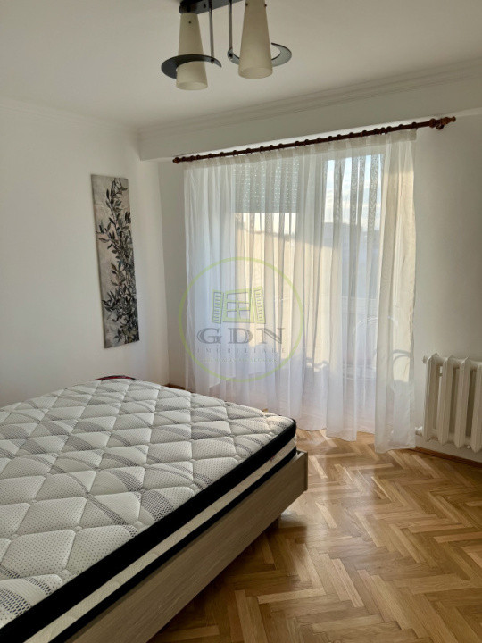 Apart. 4 camere, mobilat și utilat, central, Bloc Stea cu vedere spre Primărie 