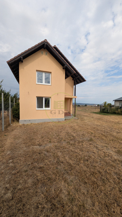 GURA RÂULUI | CASĂ PE 3.046 MP, CU O PRIVELIȘTE DIFERITĂ LA FIECARE FEREASTRĂ