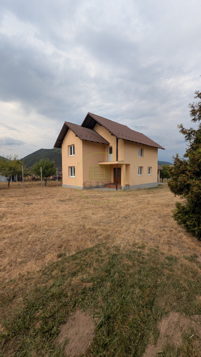 GURA RÂULUI | CASĂ PE 3.046 MP, CU O PRIVELIȘTE DIFERITĂ LA FIECARE FEREASTRĂ