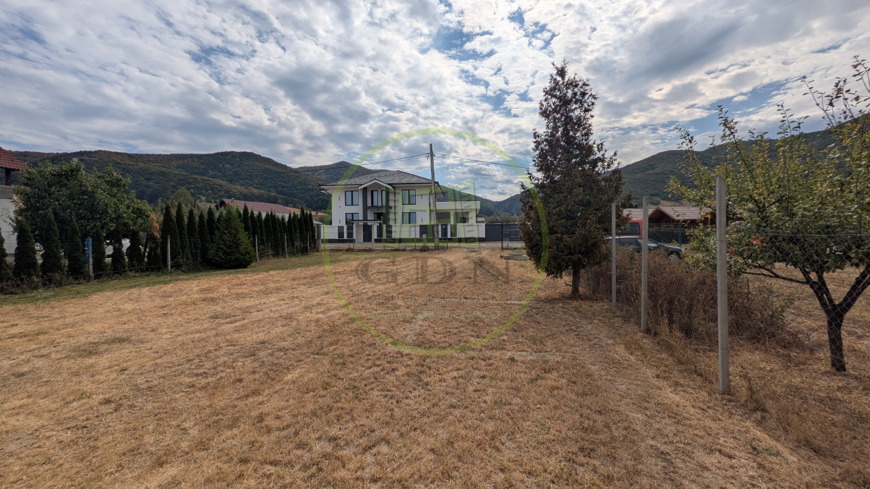 GURA RÂULUI | CASĂ PE 3.046 MP, CU O PRIVELIȘTE DIFERITĂ LA FIECARE FEREASTRĂ