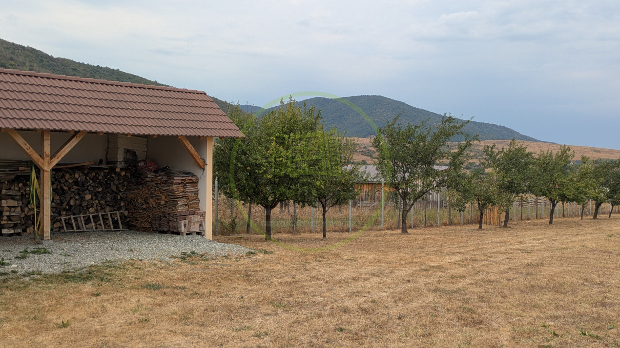 GURA RÂULUI | CASĂ PE 3.046 MP, CU O PRIVELIȘTE DIFERITĂ LA FIECARE FEREASTRĂ