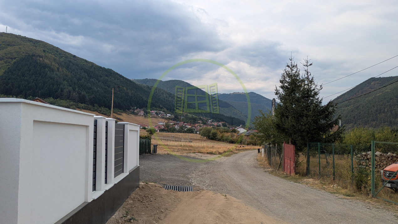 GURA RÂULUI | CASĂ PE 3.046 MP, CU O PRIVELIȘTE DIFERITĂ LA FIECARE FEREASTRĂ