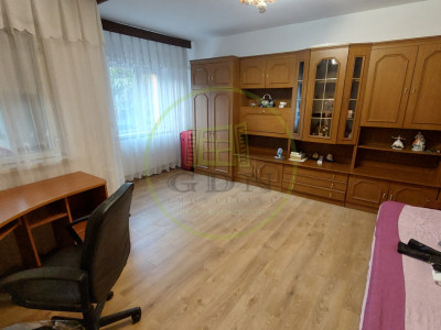 Apartament 2 camere decomandat, etajul 1, George Enescu, zona Liceul de Chimie