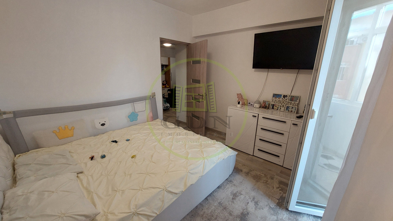 Apartament 3 camere open-space, etajul 2, 1 Mai, zona Serviciul de Ambulanta