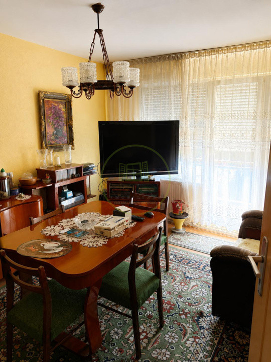 Apartament cu 4 camere de vânzare -Reghin -Făgărașului etaj 2