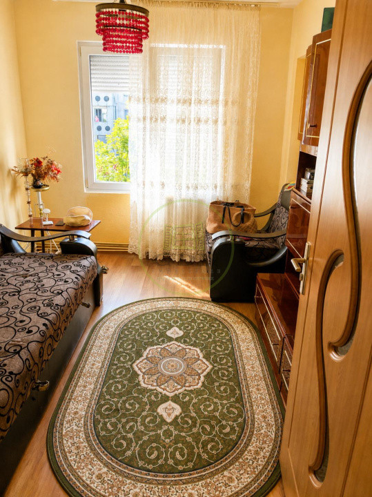 Apartament cu 4 camere de vânzare -Reghin -Făgărașului etaj 2