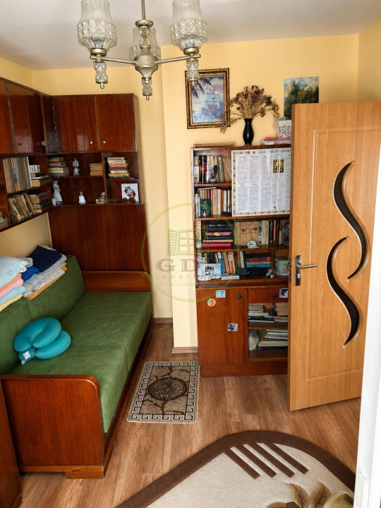 Apartament cu 4 camere de vânzare -Reghin -Făgărașului etaj 2