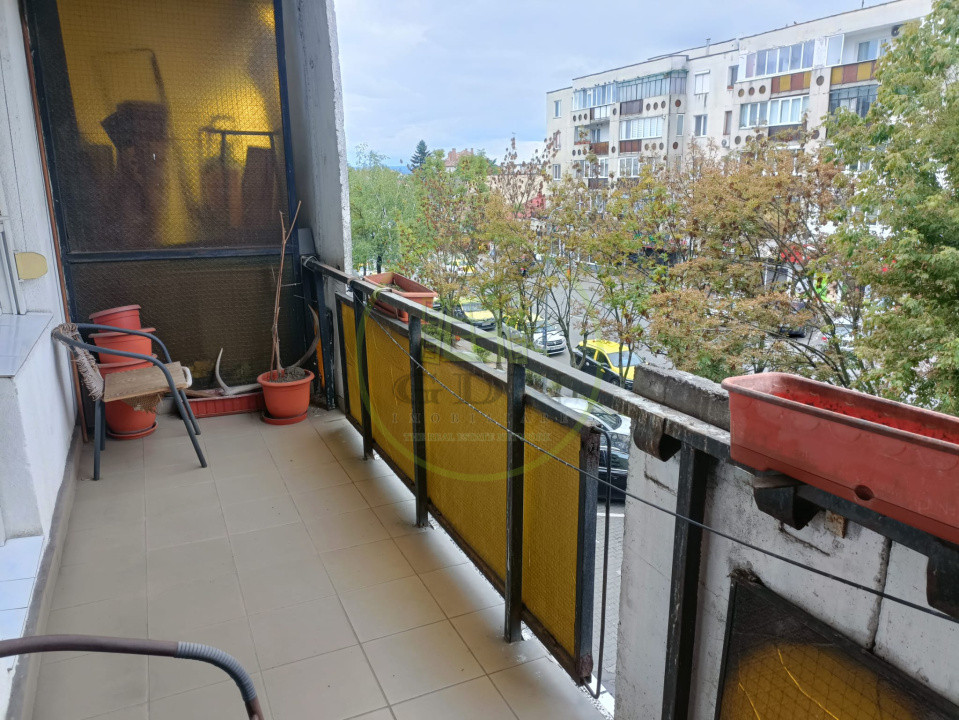 Apartament cu 4 camere de vânzare -Reghin -Făgărașului etaj 2