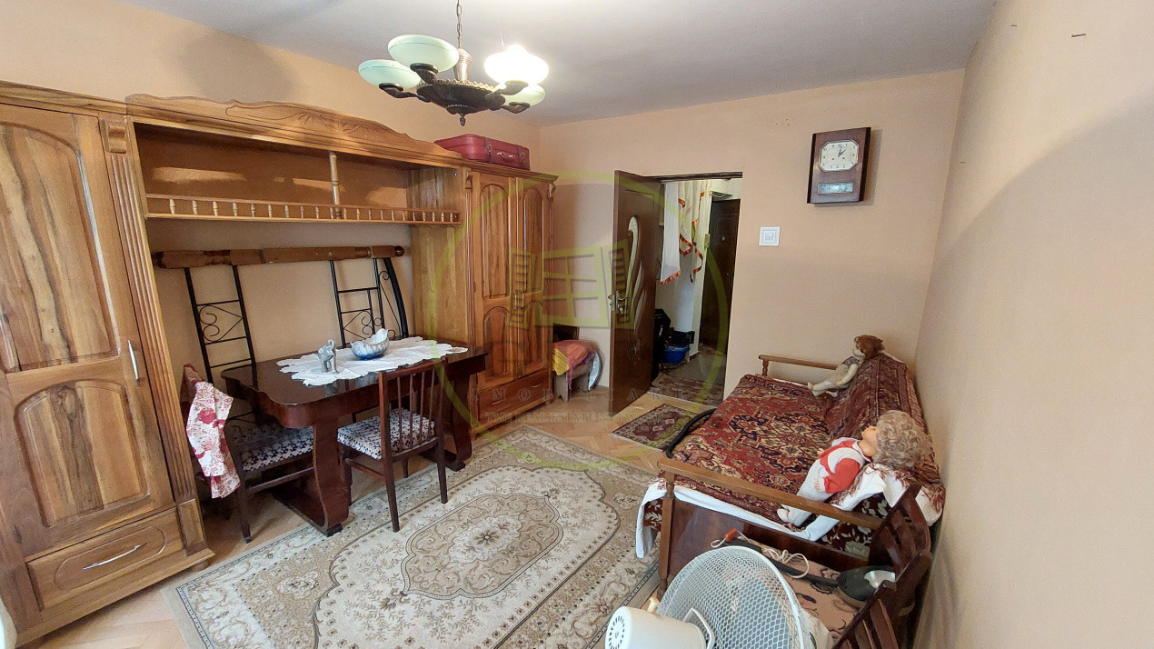 Apartament 3 camere, etajul 2, Cartier Garii, zona Piata