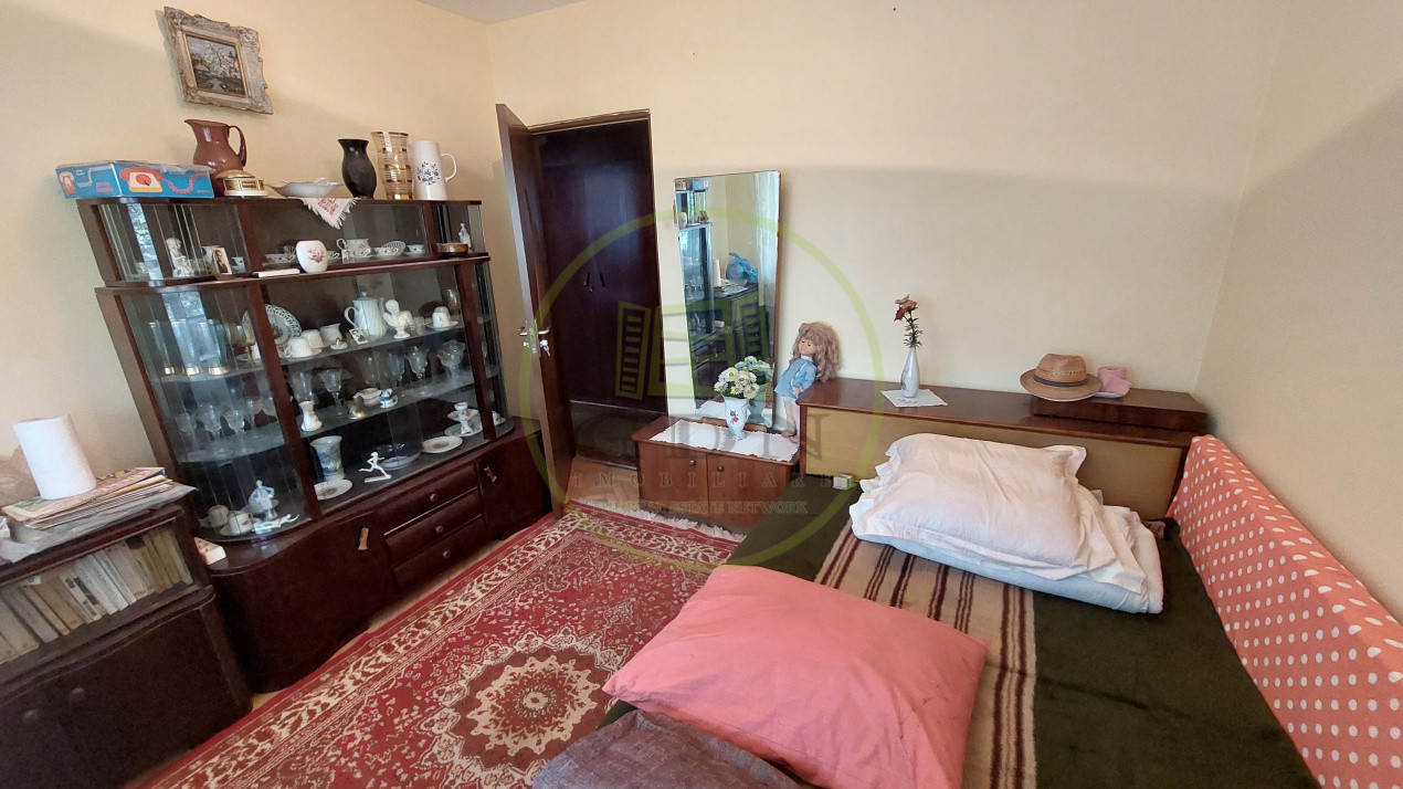 Apartament 3 camere, etajul 2, Cartier Garii, zona Piata