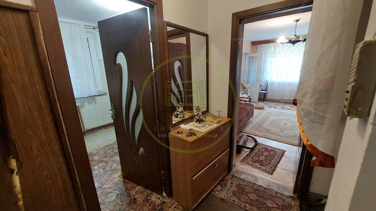 Apartament 3 camere, etajul 2, Cartier Garii, zona Piata