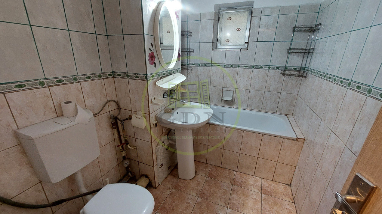 Apartament doua camere decomandat, parter, Rovine zona Bulevardul Decebal