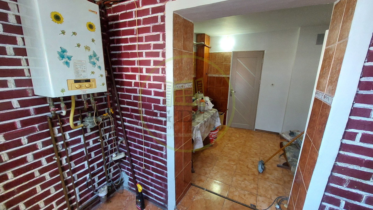 Apartament doua camere decomandat, parter, Rovine zona Bulevardul Decebal
