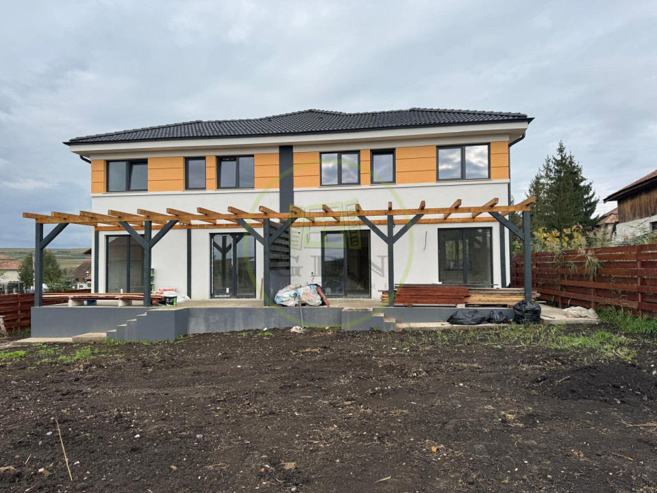 Oportunitate!Casă de tip duplex, 4 camere, 120 mp., la 15 min. de Cluj